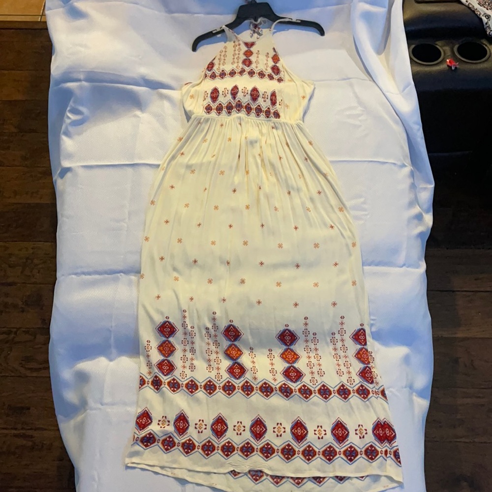 Summer dress, with back out. Tie at the neck. XL